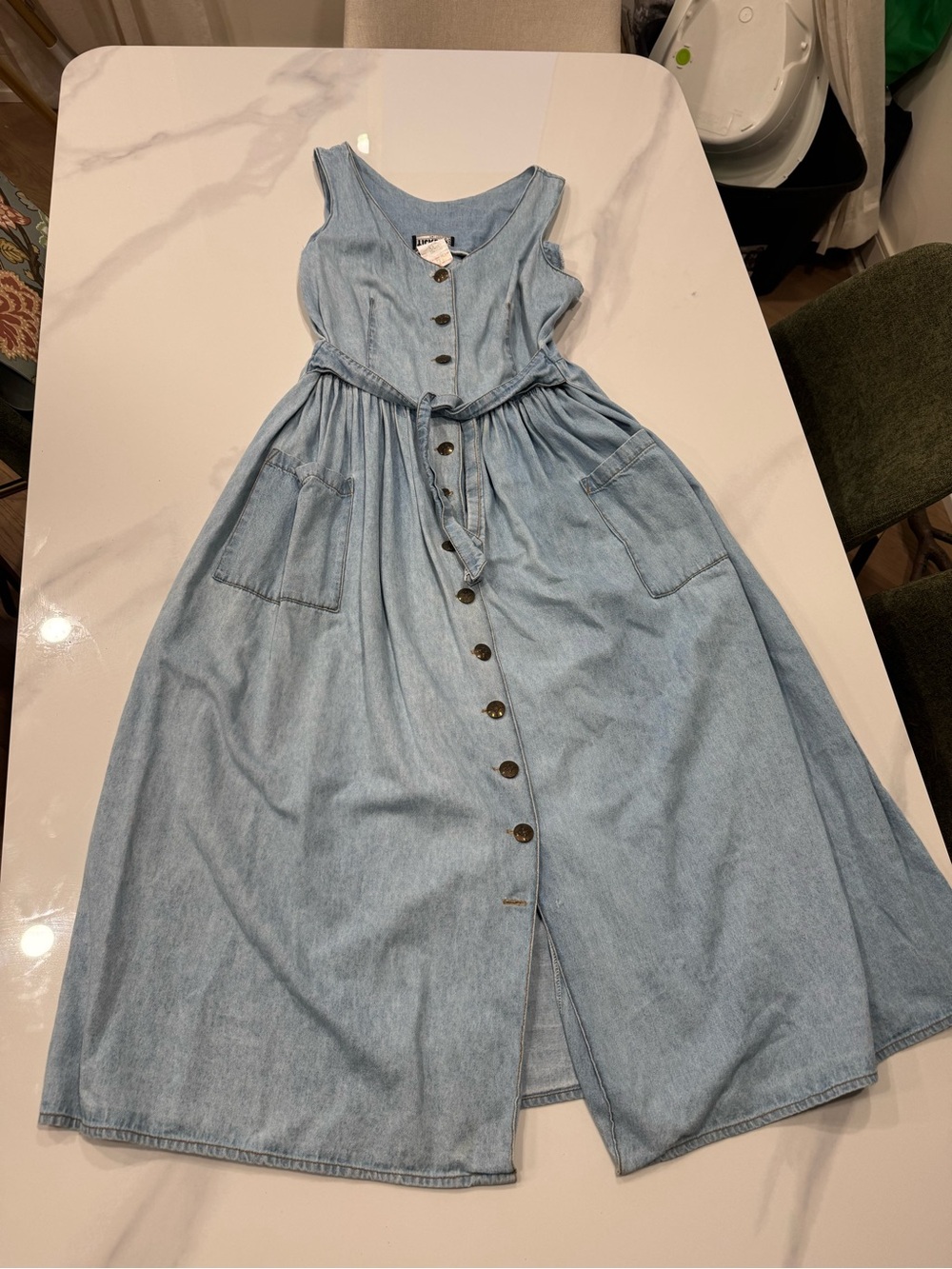 Vintage Sleeveless Light Blue Denim Midi Dress with Front Buttons